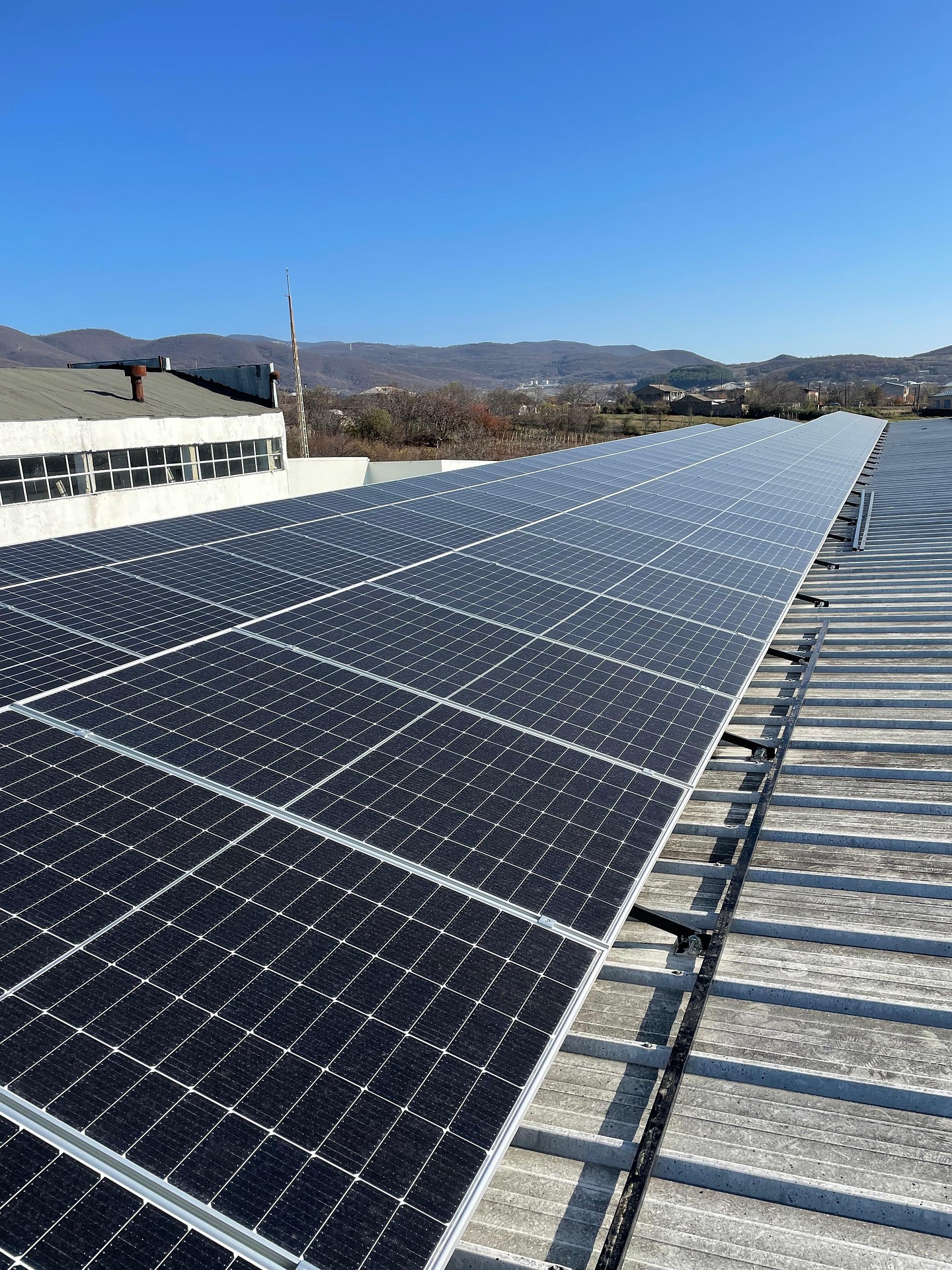 Industrial Solar Panels Warehouse Roof Industrial Solar Panels On A Warehouse Roof